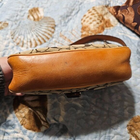 2003 Vintage Y2K Coach Buckle Demi Shoulder Bag in Khaki Signature Jacquard - Picture 5 of 6